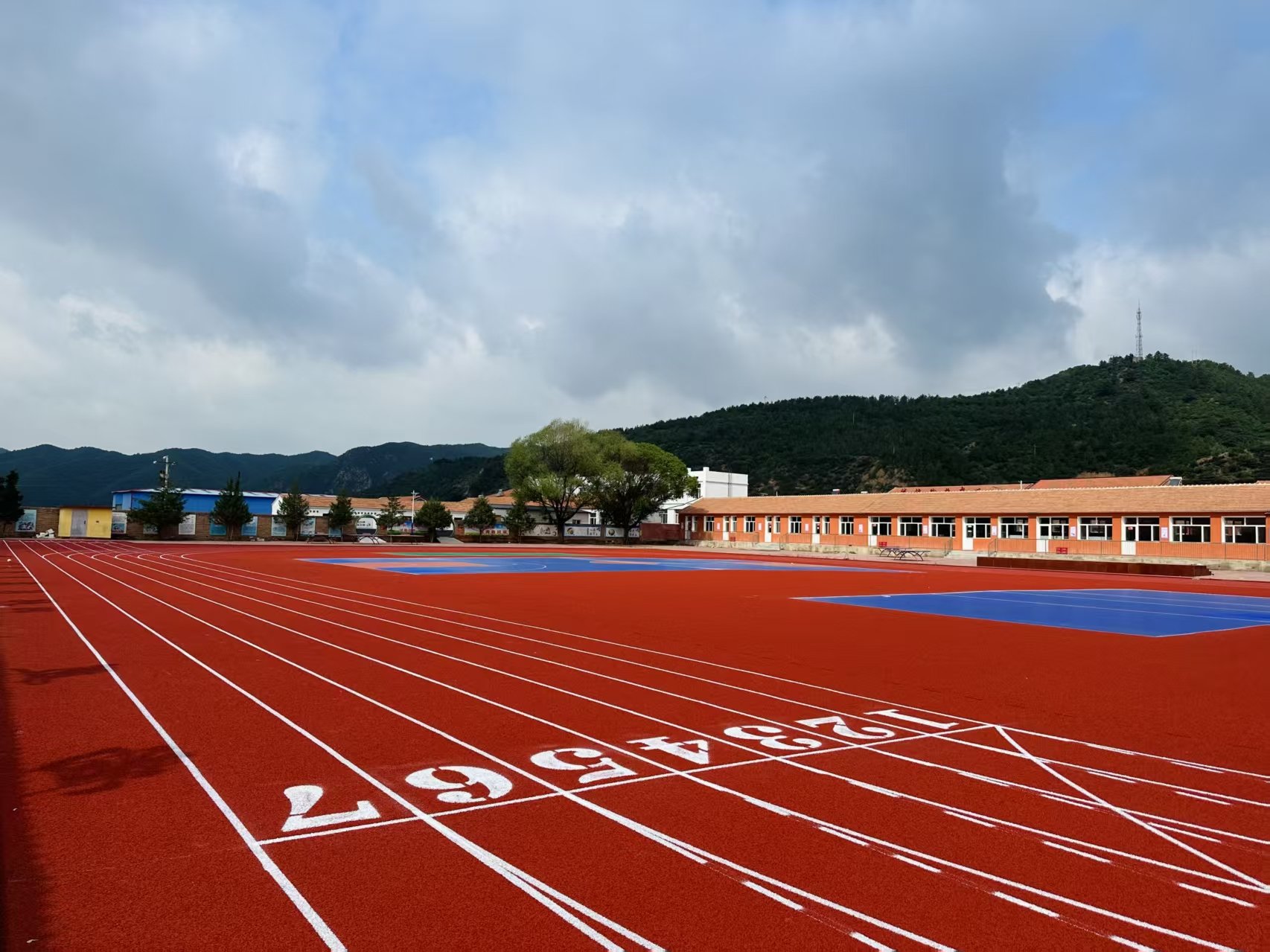 泉州市自结纹塑胶跑道学校塑胶跑道 - 厂家